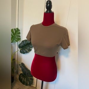 SKIMS fits everybody super cropped t-shirt- size L